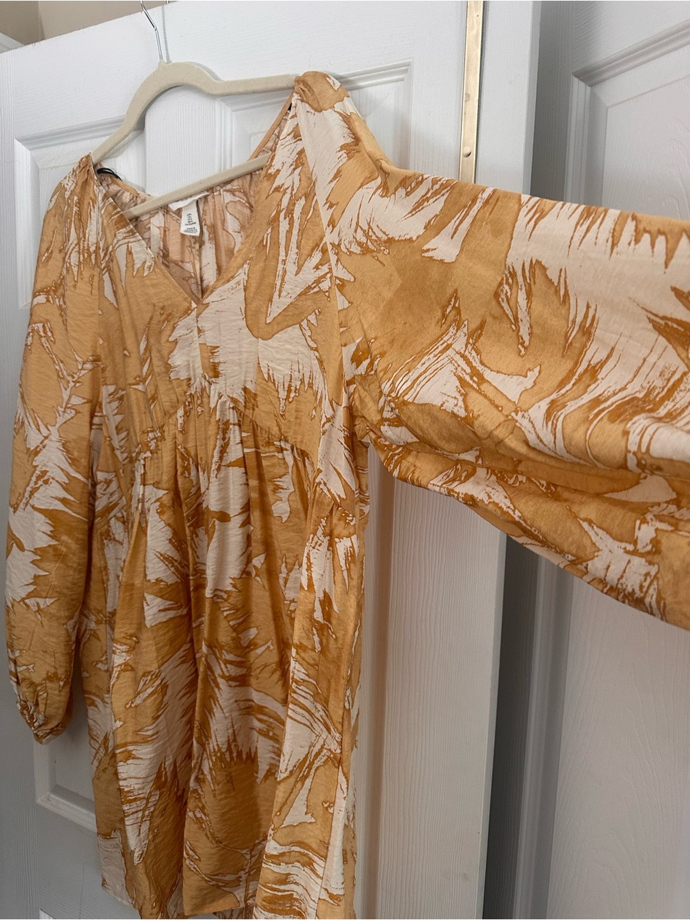 H&M Beige and Tan Abstract Print Dress